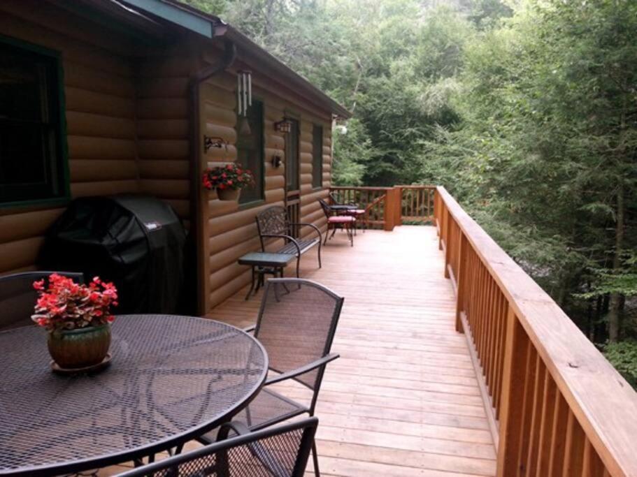 Serene & Cozy - Peaceful View - Fireplace - Creek Fleetwood Exterior photo