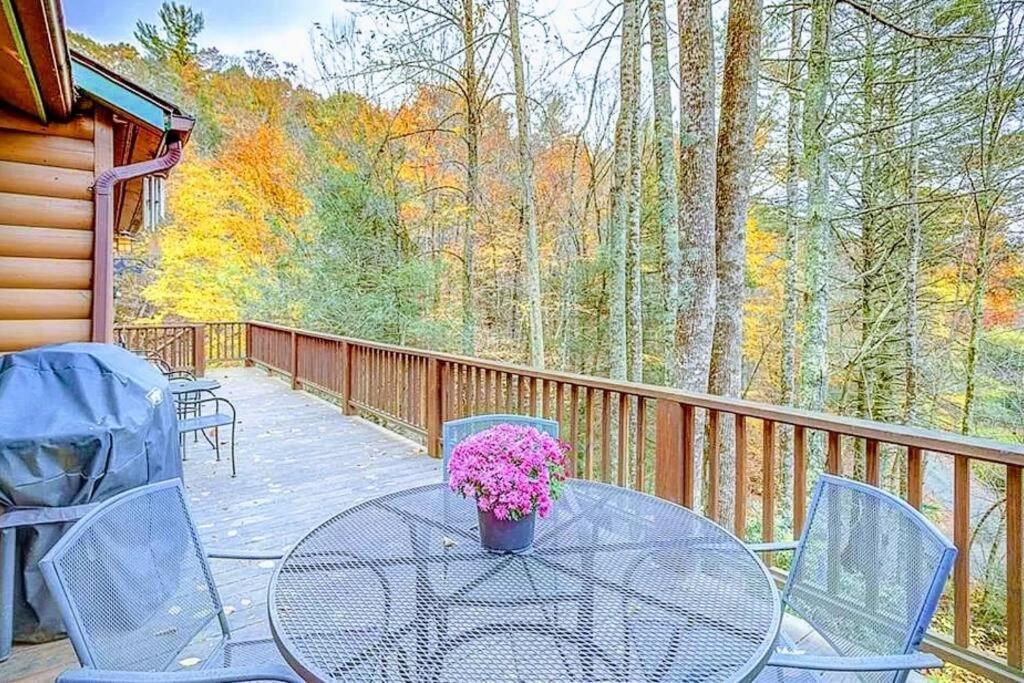 Serene & Cozy - Peaceful View - Fireplace - Creek Fleetwood Exterior photo